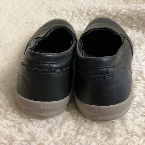 KEEN Black Leather Lorelai Slip-On Sneaker Size 6 - Picture 2 of 9